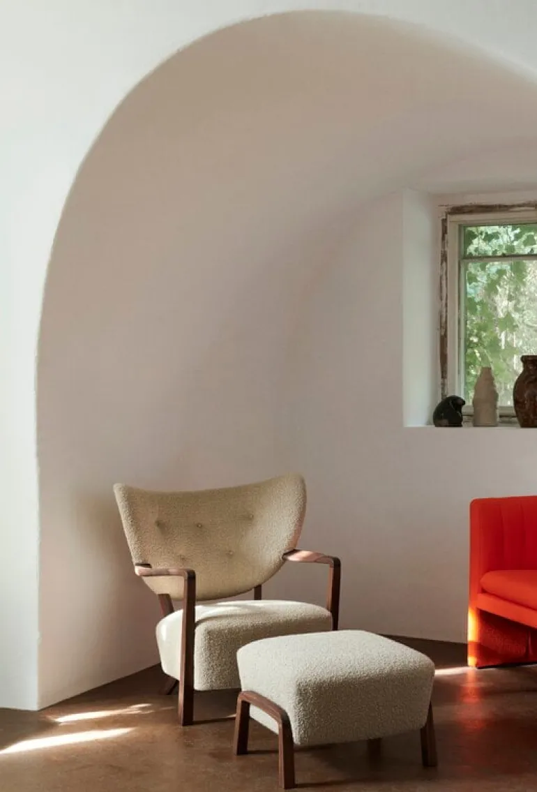 &Tradition Wulff ATD2 loungefåtölj och ATD3 puff, Karakorum 003 - valnöt