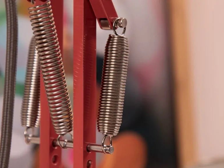 Anglepoise Original 1227 skrivbordslampa, korallröd