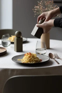 applicata Twist salt- och pepparkar, olivgrön