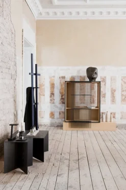 Ariake Elements klädhängare, svart