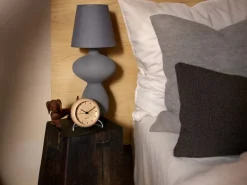 Arne Jacobsen AJ City Hall bordsklocka med larm, sandy beige