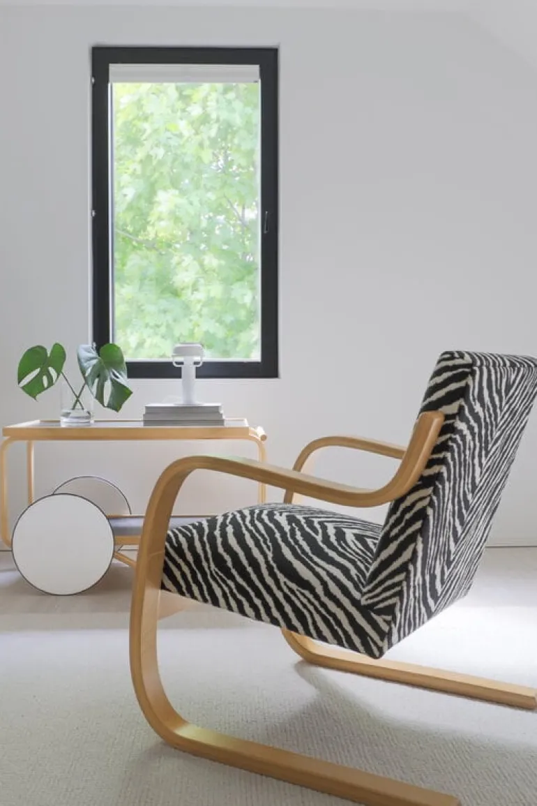 Artek Aalto Armchair 402, honungsbetsad - Zebra
