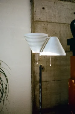 Artek Aalto golvlampa A810, mässing