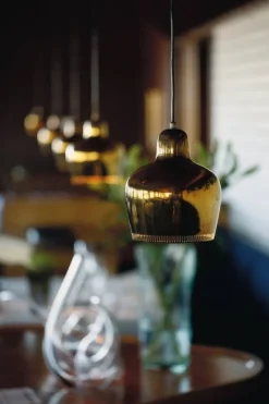 Artek Aalto pendellampa A330S ”Golden Bell Savoy”, mässing