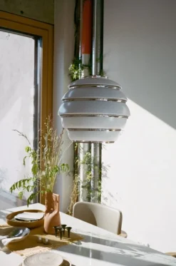 Artek Aalto pendellampa A331 ”Beehive”, vit - krom