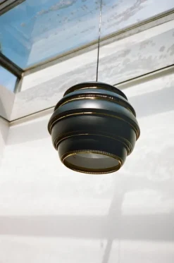 Artek Aalto pendellampa A331 “Beehive”, svart - mässing
