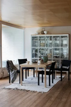 Artek Aalto stol 611, svart - naturell/svart sadelgjord