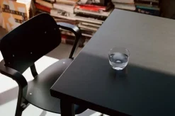 Artek Aslak karmstol, svart