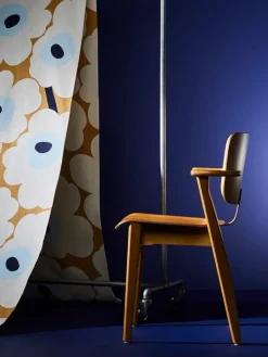 Artek Domus stol, stained honey