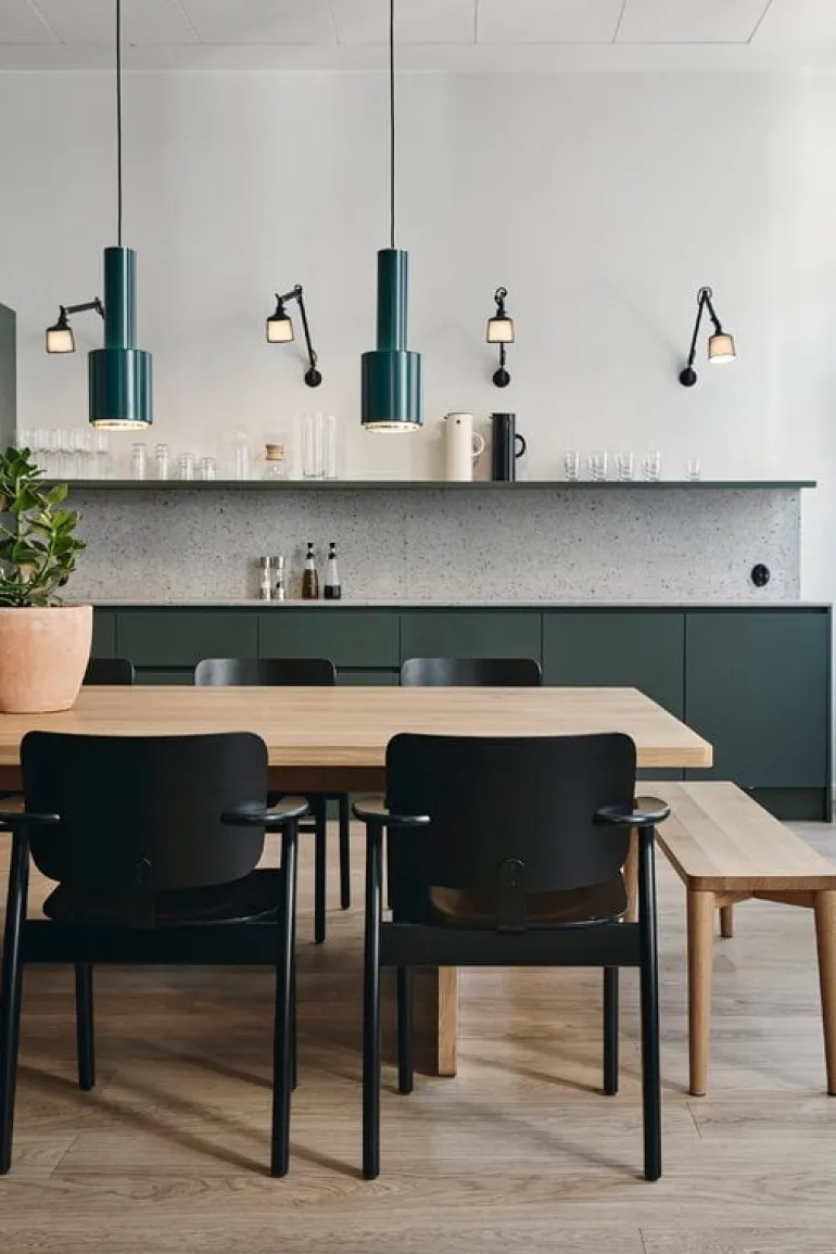 Artek Domus stol, svartbetsad