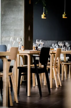 Artek Domus stol, svartbetsad