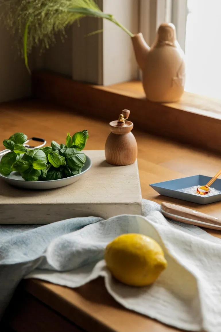 Artek Easter Witch vas