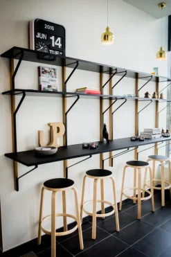 Artek Kaari vägghylla med skrivbord REB 010, svart - ek