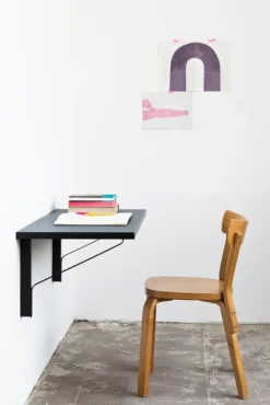 Artek Kaari väggkonsol REB 006, blå - röd - svart