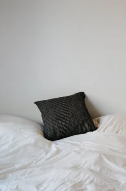 Artek Rivi kuddfodral 40 x 40 cm, svart - vit