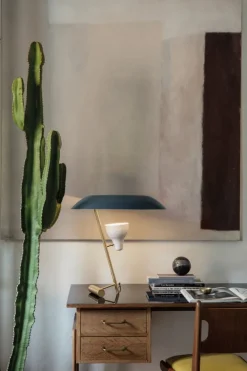 Astep Model 548 bordslampa, polerad mässing - grå