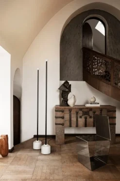 Astep Model 1095 golvlampa, 185 cm, svart - vit