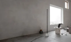 Astep Model 1095 golvlampa, 170 cm, svart - vit