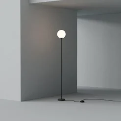 Astep Model 1081 golvlampa, svart