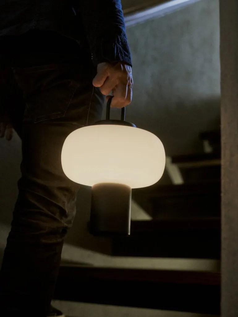 Astep Nox, bärbar bordslampa, svart