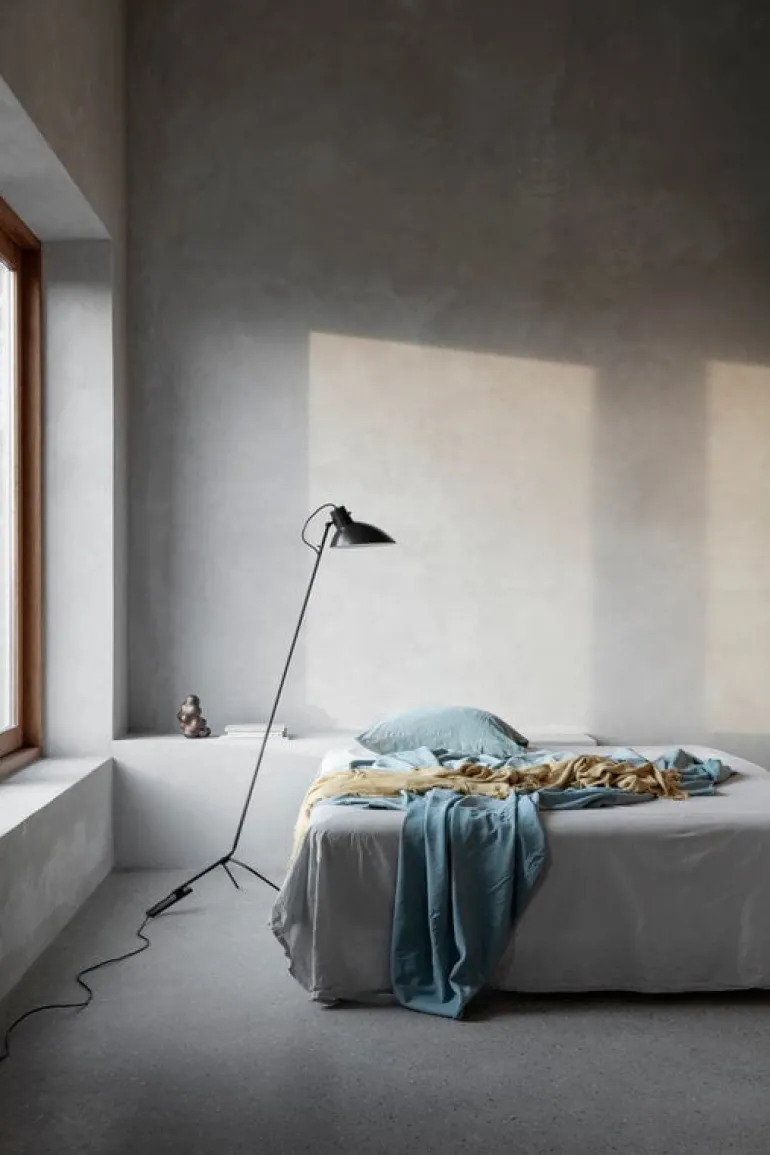 Astep VV Cinquanta golvlampa, svart