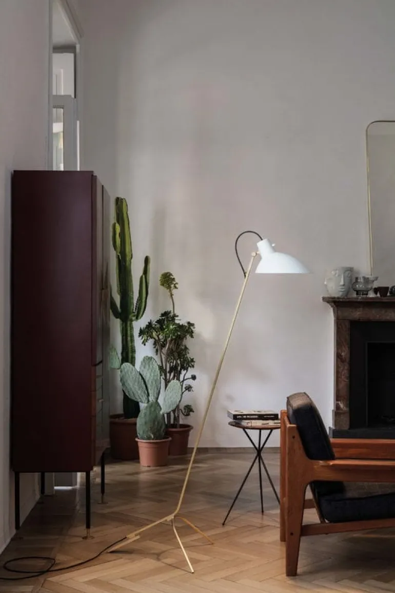 Astep VV Cinquanta golvlampa, mässing - vit