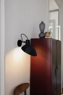 Astep VV Cinquanta vägglampa med strömbrytare, svart