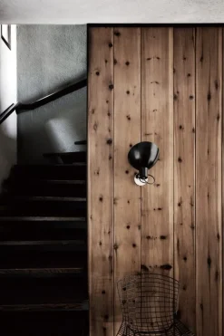 Astep VV Cinquanta vägglampa med strömbrytare, svart