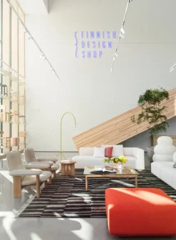 Audo Copenhagen Brasilia loungefåtölj, ek - Bouclé 02