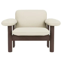 Audo Copenhagen Brasilia fåtölj, låg rygg, mörkbetsad ek - Baru vit 0200