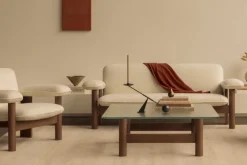 Audo Copenhagen Brasilia fåtölj, låg rygg, mörkbetsad ek - Baru vit 0200