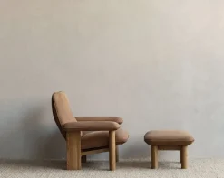 Audo Copenhagen Brasilia fotpall, ek - Dunes Camel läder