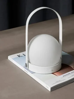 Audo Copenhagen Carrie bärbar bordlampa, utomhus, vit