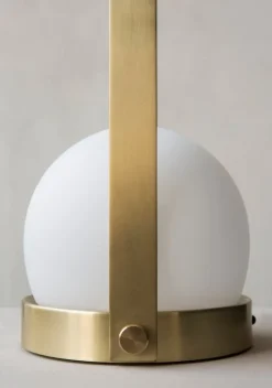 Audo Copenhagen Carrie LED-bordslampa, borstad mässing