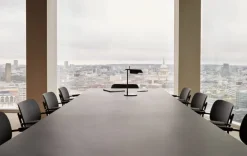 Audo Copenhagen Co stol med armstöd, svart ek