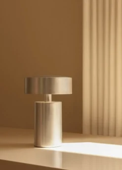 Audo Copenhagen Column bärbar bordslampa, aluminium