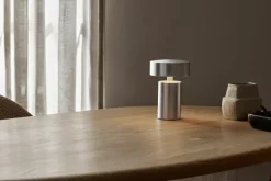 Audo Copenhagen Column bärbar bordslampa, aluminium