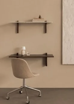 Audo Copenhagen Corbel hylla, stor, mörkbetsad ek - Carrara-marmor