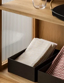 Audo Copenhagen Curiosity skåp, högt, ek - glas