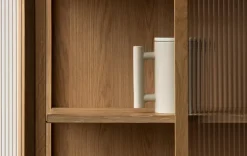 Audo Copenhagen Curiosity skåp, lågt, ek - glas