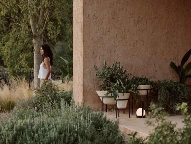 Audo Copenhagen Daiza blomkruka, 45 x 35 cm, elfenben