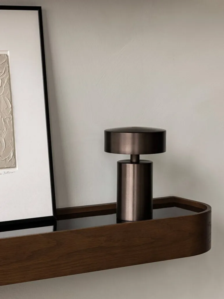 Audo Copenhagen Epoch hylla 150, mörk betsad ek - svart