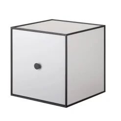 Audo Copenhagen Frame 28 låda med dörr, ljusgrå