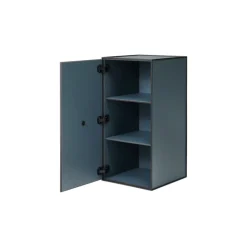 Audo Copenhagen Frame 70 med dörr, 2 hyllor, fjord