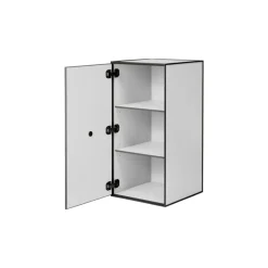 Audo Copenhagen Frame 70 med dörr, 2 hyllor, ljusgrå