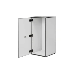 Audo Copenhagen Frame 70 med dörr, 2 hyllor, ljusgrå