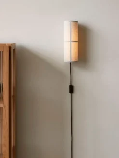 Audo Copenhagen Hashira vägglampa, rå linne