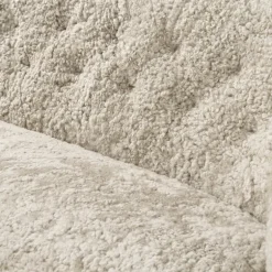 Audo Copenhagen Ingeborg soffa 2,5-sits, Moonlight fårskinn - rökt ek