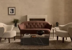 Audo Copenhagen Ingeborg loungefåtölj, Offwhite fårskinn - rökt ek