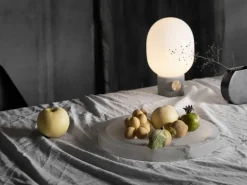 Audo Copenhagen JWDA bordslampa, ljus betong